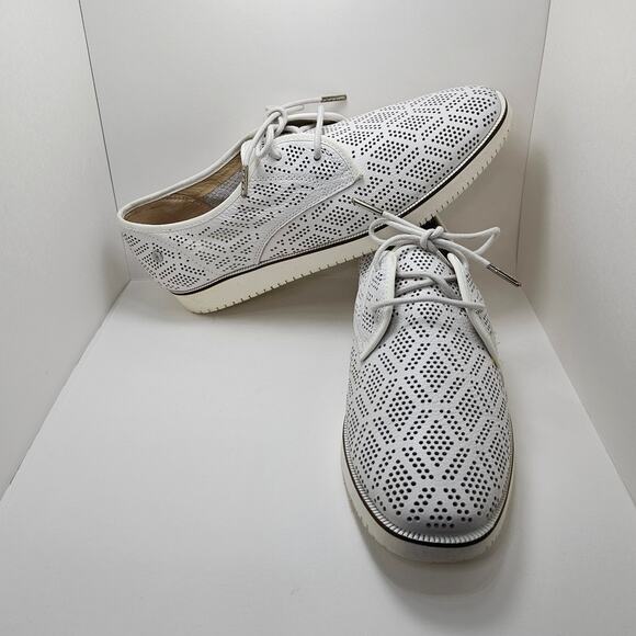 NWOT - Hush Puppies 'Chowchow' Perforated Lace Oxford - US Women's Size 11 - Picture 1 of 9